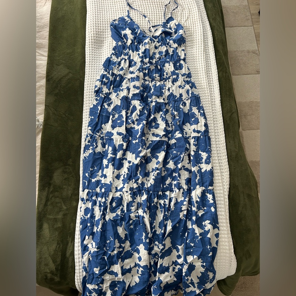 Abercrombie & Fitch Navy and White Floral Maxi Dress - Picture 2 of 3